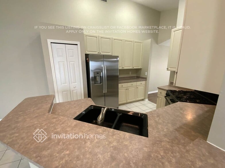 Building Photo - 1661 Oak Spring Dr