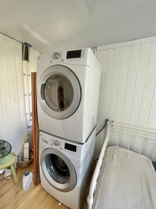 Building Photo - 28 W Shore Rd