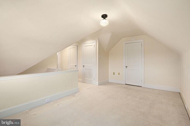 Building Photo - 713 Kenmare Rd