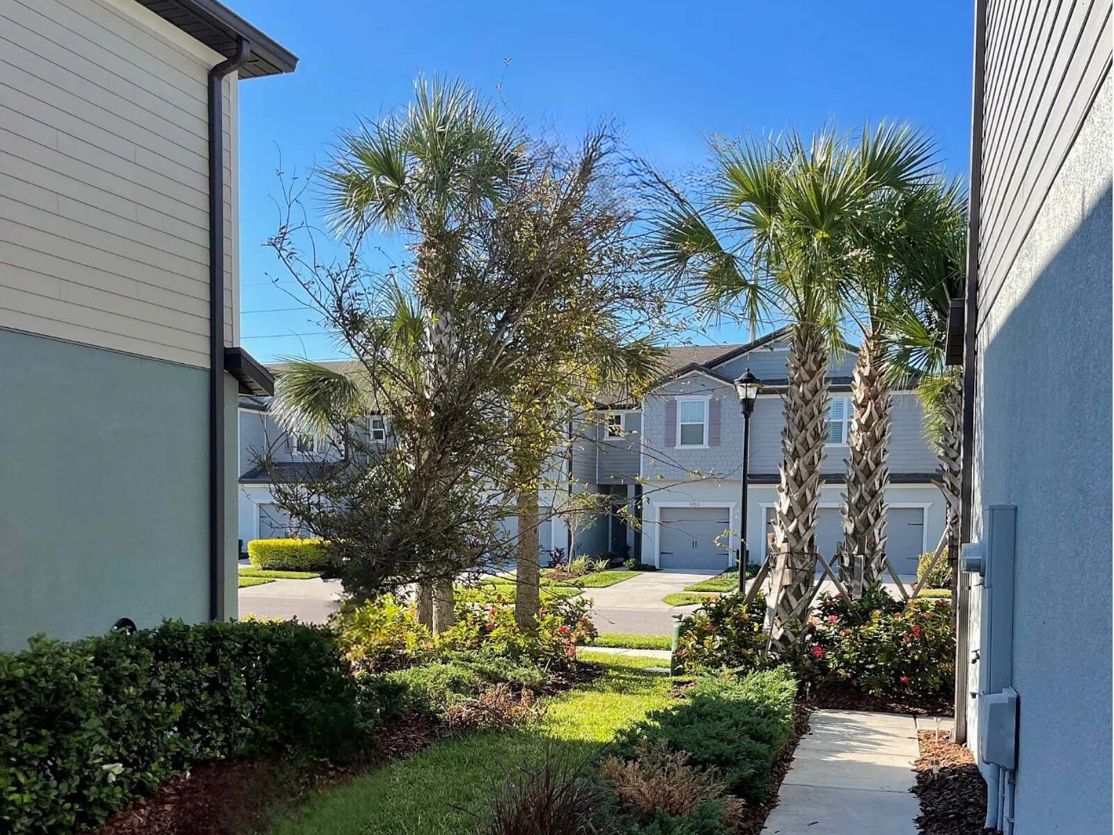 Building Photo - 9148 Hillcroft Dr