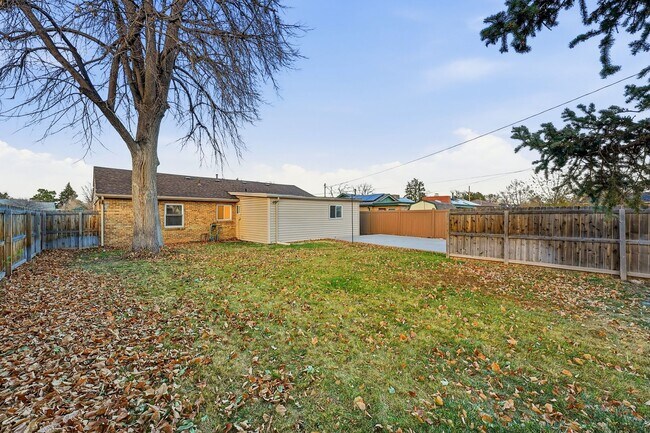Building Photo - 5320 E Thrill Pl