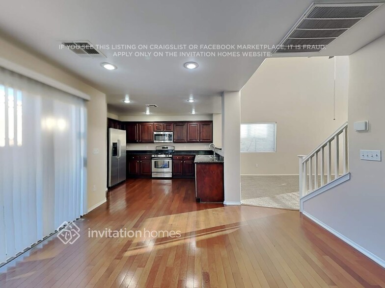 Building Photo - 10325 Adrianna Ave