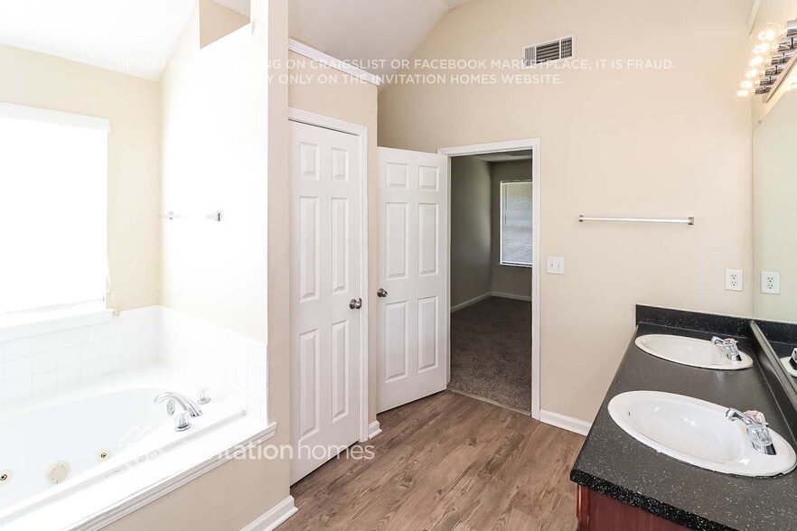 Building Photo - 7110 Cavender Dr SW