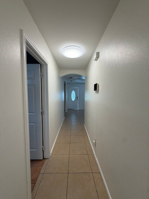 Building Photo - 307 W Reid Dr
