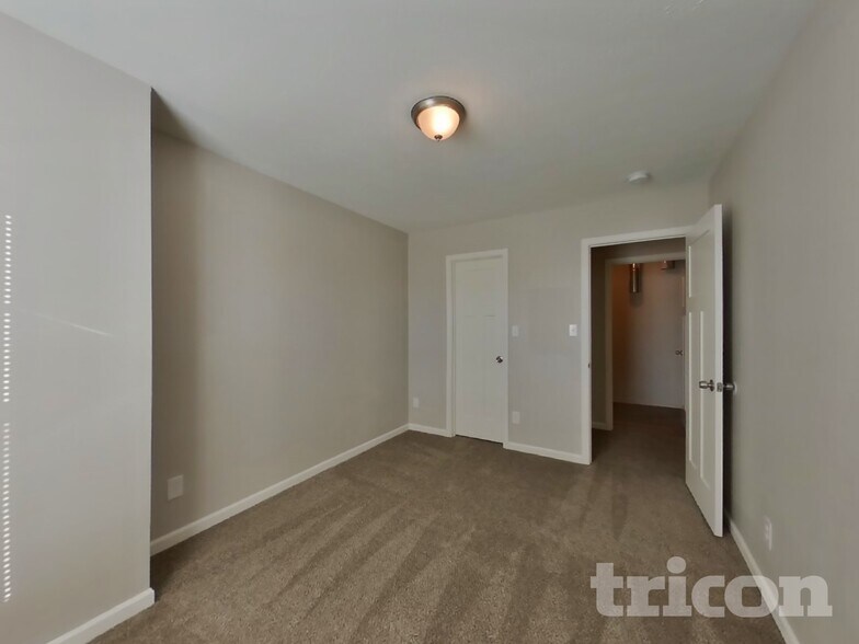 Building Photo - 926 Olmsted Ct