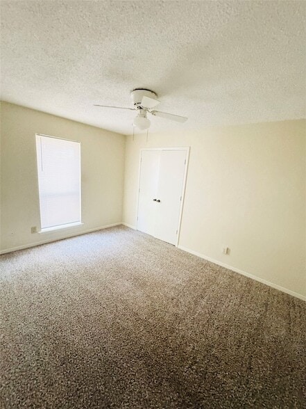 Building Photo - 107 Sunview St