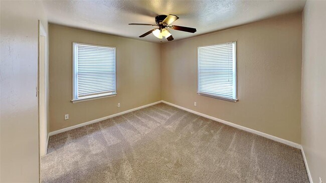 Building Photo - 2640 Manchester Dr