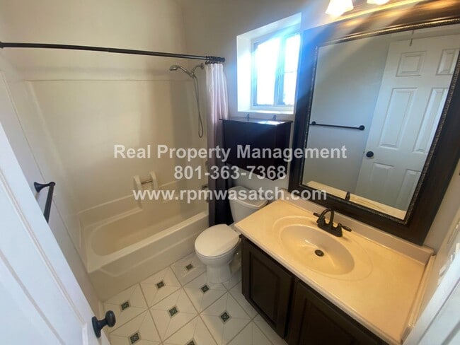 Building Photo - Cozy 1 bedroom loft townhome in Kearns