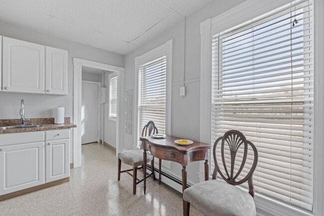 Building Photo - 792 Grove St