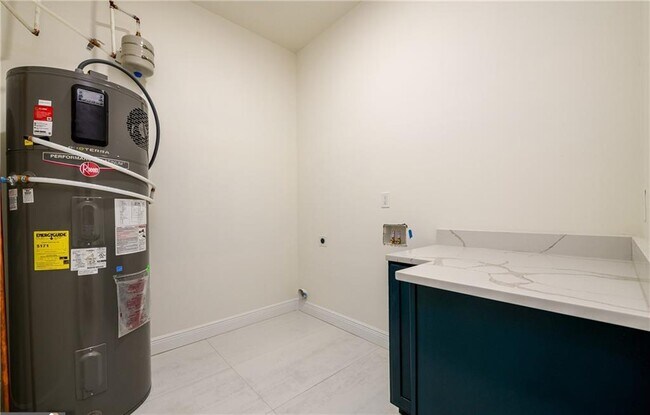 Building Photo - 537 Stillwood Dr