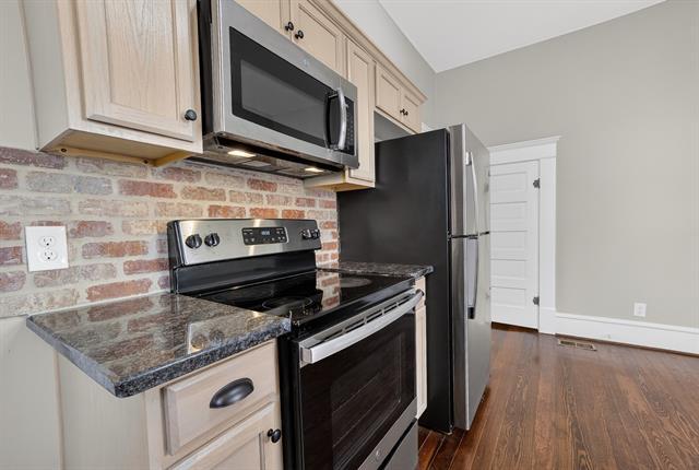 Building Photo - 1630 Mistletoe Blvd