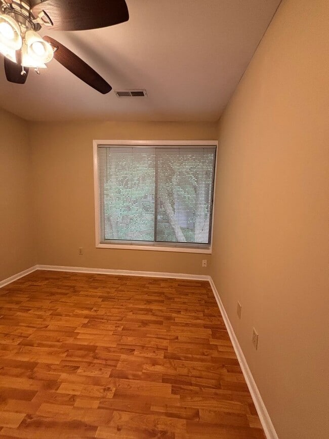Building Photo - New Listing - Don't Miss Out!