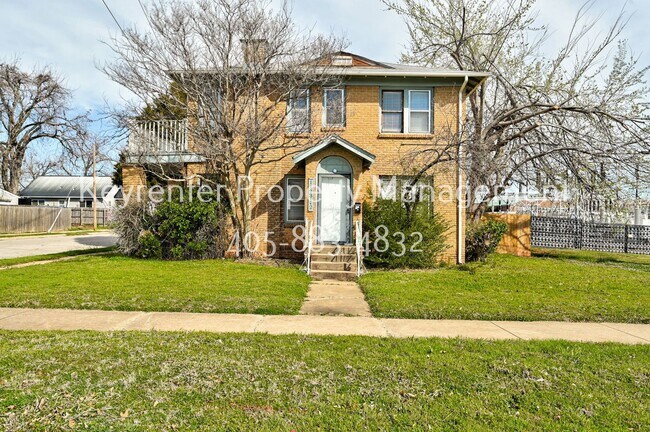 Building Photo - Charming 2-Bed, 1-Bath Upstairs Duplex Near the Paseo District
