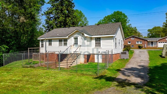 Building Photo - Fully Renovated 3-Bedroom Home in Gaffney—Convenient Access to Interstates & Spartanburg!