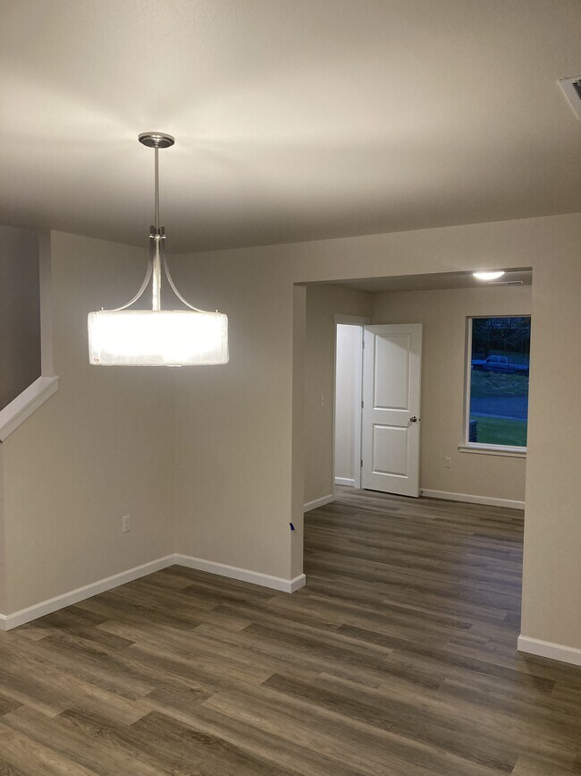 Building Photo - 1812 S 250th St