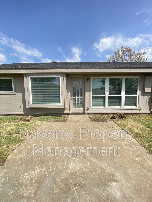 Building Photo - 2420 Springridge Dr