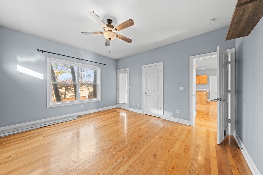 Building Photo - 2275 NE Nuttail Ct