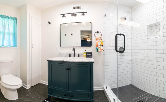 Building Photo - 6924 W Markham St