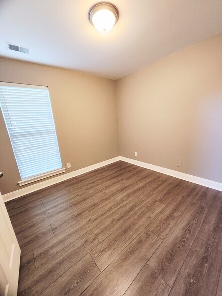 Building Photo - 420 Nathan St