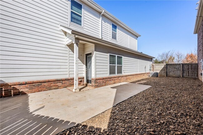 Building Photo - 121 Carrington Ave