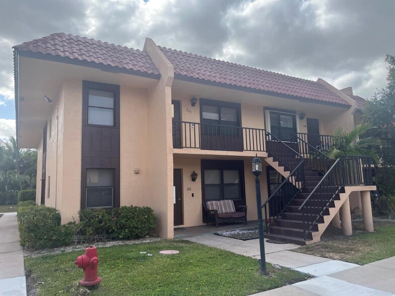 Building Photo - 5975 Forest Hill Blvd