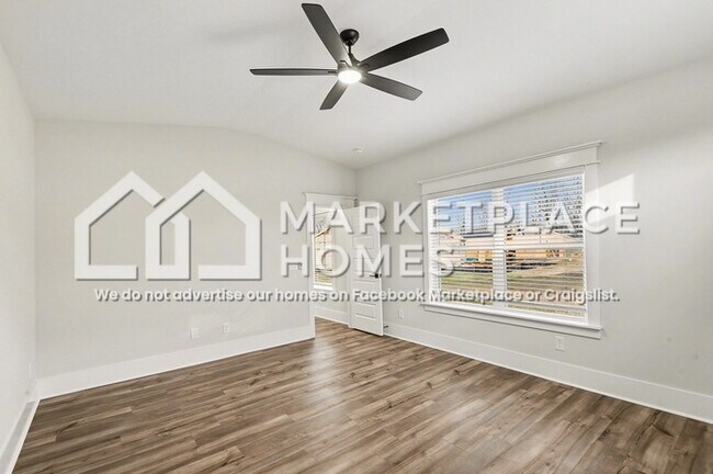 Building Photo - 521 Kingwood Ln