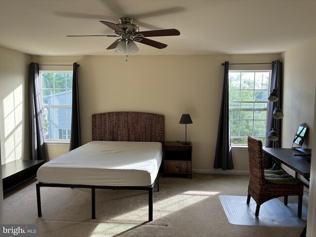 Building Photo - 526 S Twin Lakes Blvd