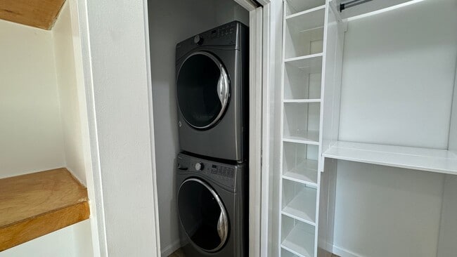 Building Photo - Cozy Cliff May Efficiency in Rancho Neighborhood for Rent!