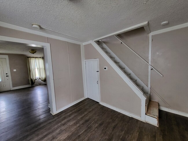 Building Photo - 488 Red Lion Rd