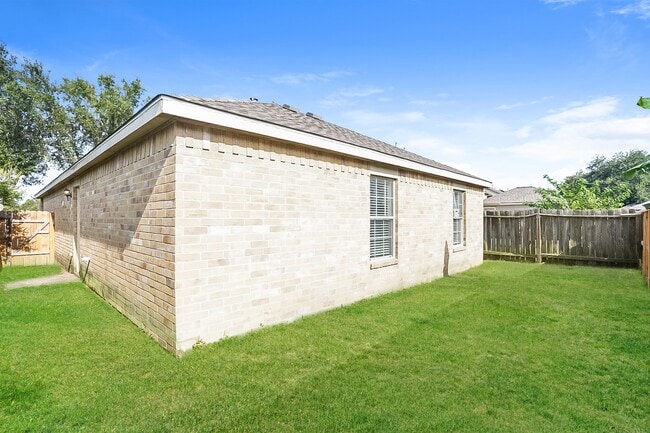 Building Photo - 6267 Gillian Park Dr