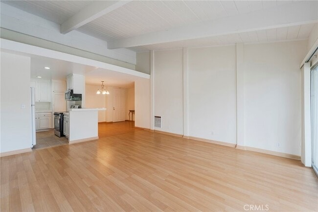 Building Photo - 6542 Ocean Crest Dr