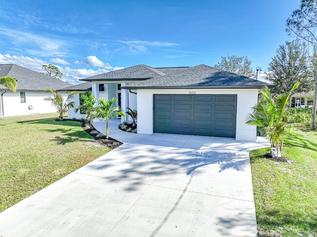 Building Photo - North Port, close to new Water park