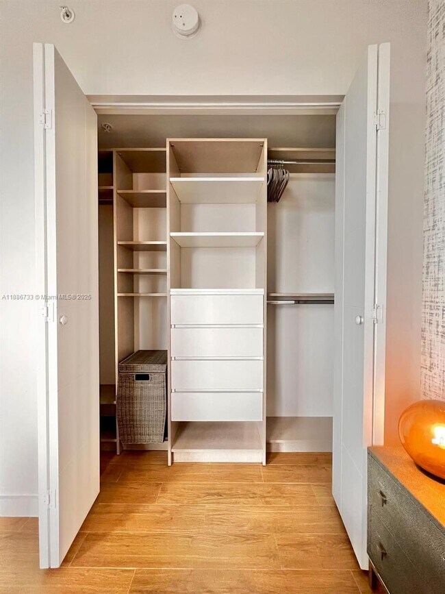 Building Photo - 1010 SW 2nd Ave