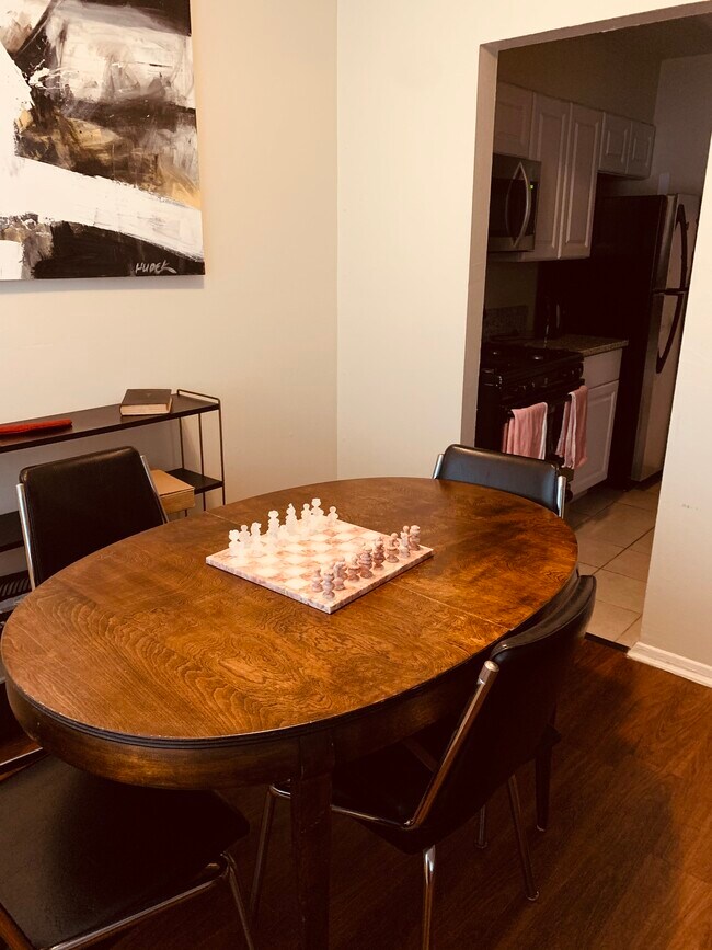 Building Photo - 1202 Newning Ave