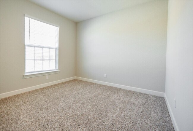 Building Photo - 613 Harbor Oaks Dr