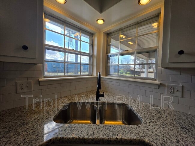 Building Photo - 1408 Johnson St