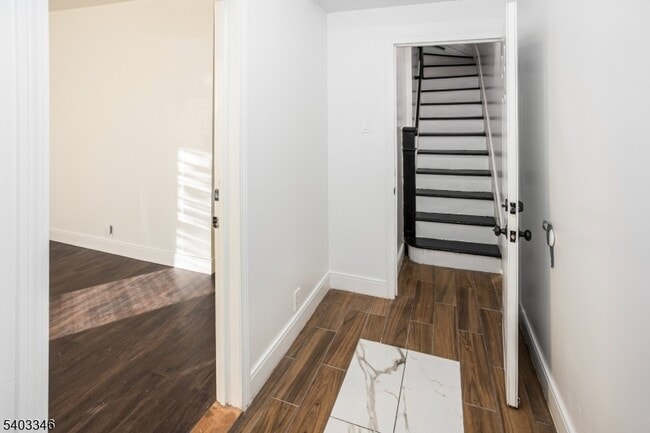 Building Photo - 11 Ellington St