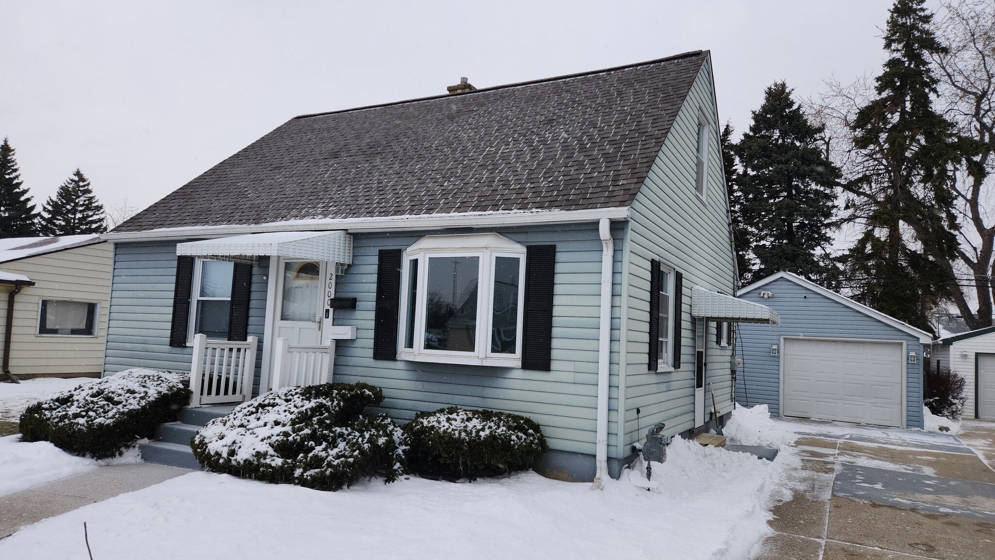 Building Photo - 2000 32nd St