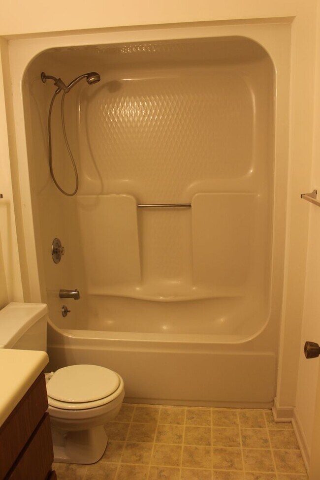 Building Photo - Bright Duplex Minutes Away from Clemson's Campus!