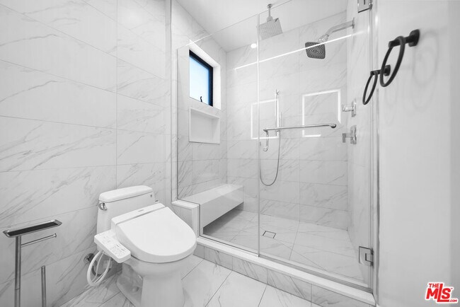 Building Photo - 733 N Gramercy Pl
