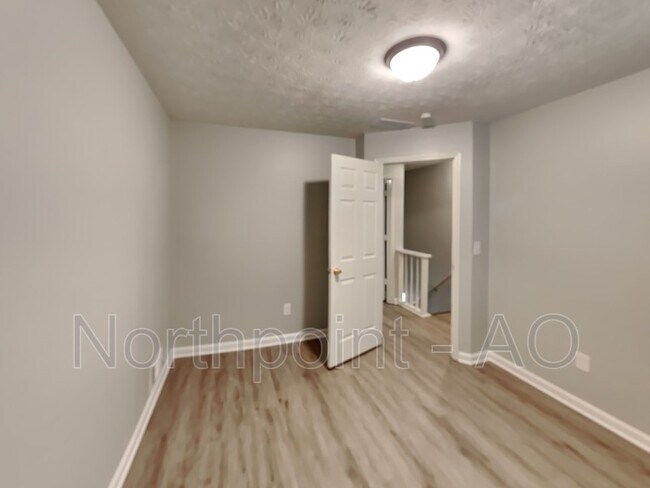 Building Photo - 5761 Western Hills Dr