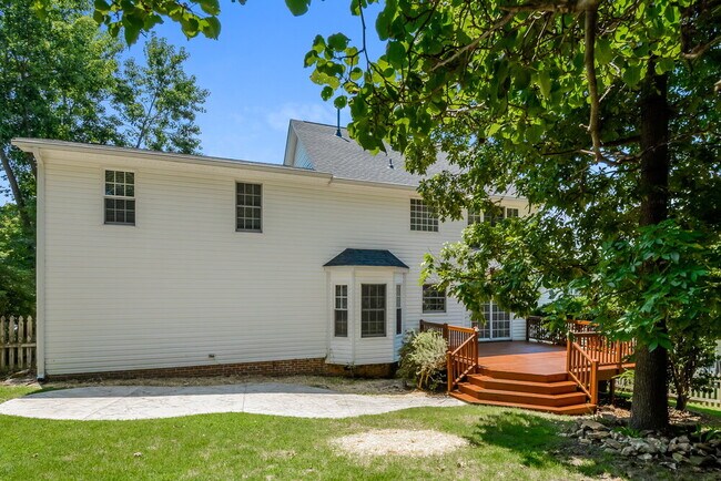 Building Photo - 508 Lakeview Ave