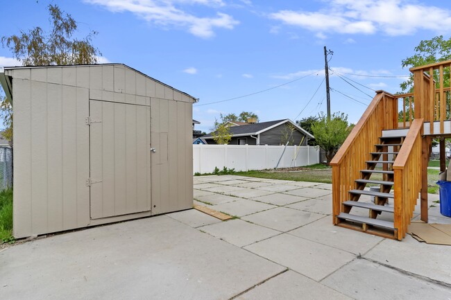Building Photo - 579 6th St