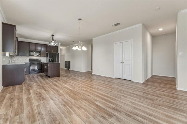 Building Photo - 428 English Oak St