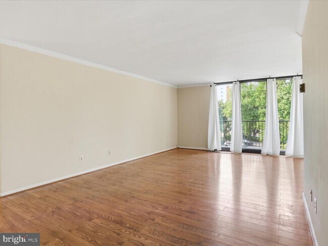 Building Photo - 600 Roosevelt Blvd