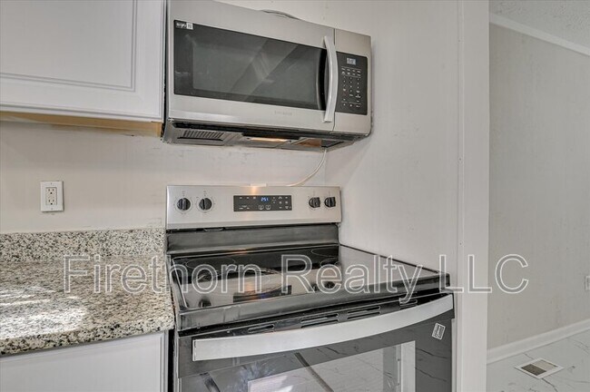 Building Photo - 2349 Henry Cir