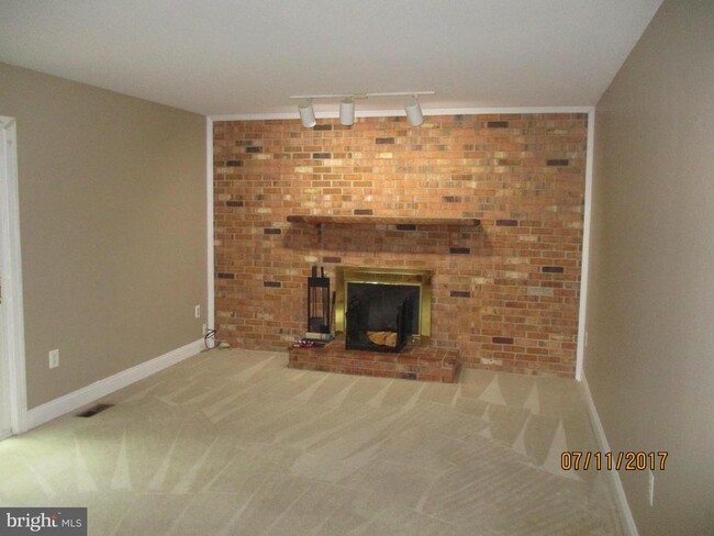Building Photo - 15407 Skyline Dr