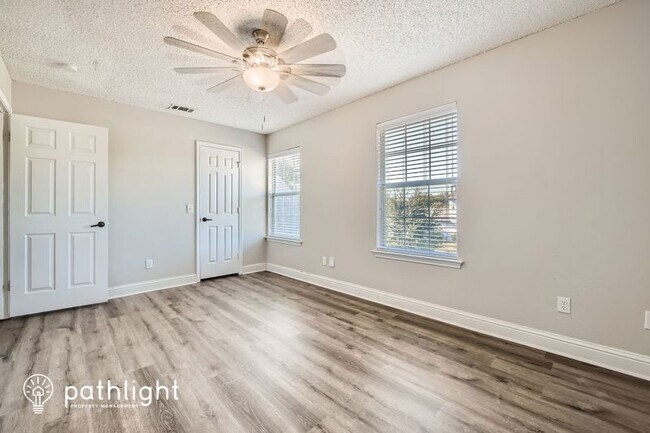 Building Photo - 401 Williams St