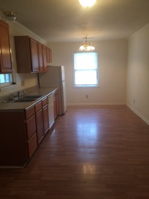 Building Photo - Adorable Three Bedroom Home