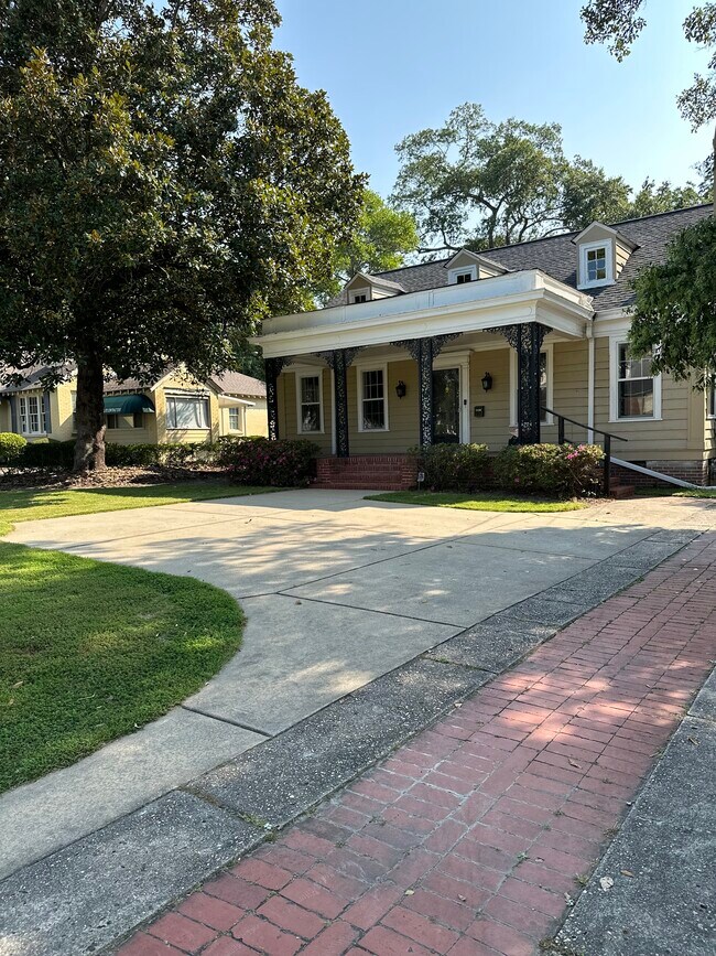 Primary Photo - 1120 Lockwood Ave